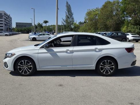 Used 2024 Volkswagen Jetta Sport FWD image 3