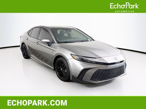 Used 2026 Toyota Camry SE FWD image 1