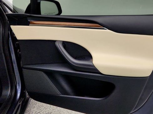 Used 2023 Tesla Model X image 30