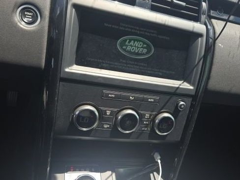 Used 2019 Land Rover Discovery SE AWD/4WD image 2