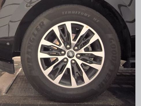 Used 2025 Ford Expedition Platinum AWD/4WD image 24