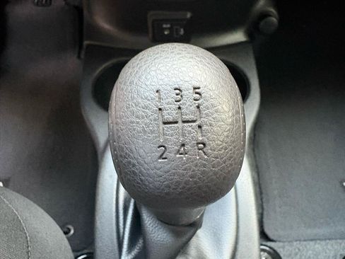 Used 2019 Nissan Versa S FWD image 4