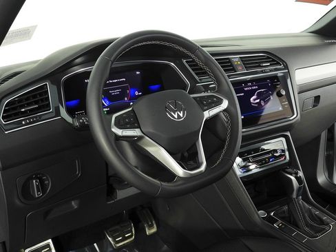 Certified 2023 Volkswagen Tiguan SE R-Line FWD image 31