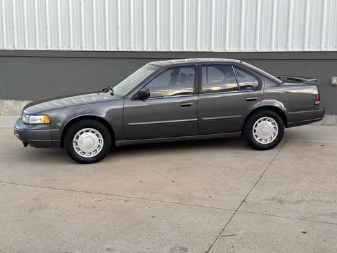Used 1989 Nissan Maxima SE image 12