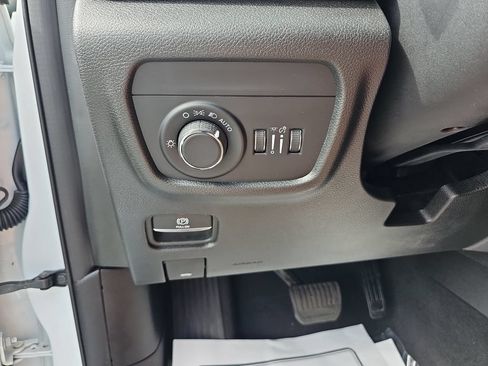 Used 2024 Jeep Grand Cherokee L Laredo AWD/4WD image 34