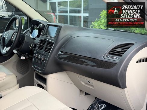 Used 2016 Dodge Grand Caravan SXT w/ UConnect Hands-Free Group FWD image 37