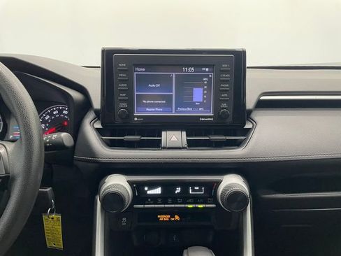 Used 2021 Toyota RAV4 LE FWD image 4