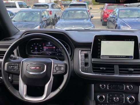 Used 2023 GMC Yukon XL SLT image 10