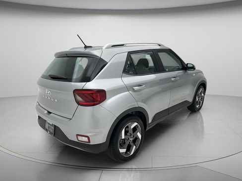 Used 2025 Hyundai Venue SEL FWD image 5