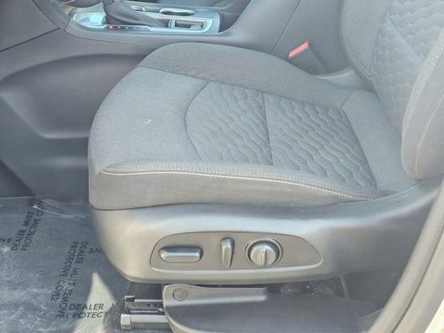 Used 2021 Chevrolet Equinox LT image 18