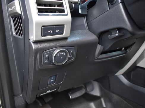 Used 2017 Ford F250 Lariat w/ Lariat Value Package AWD/4WD image 42