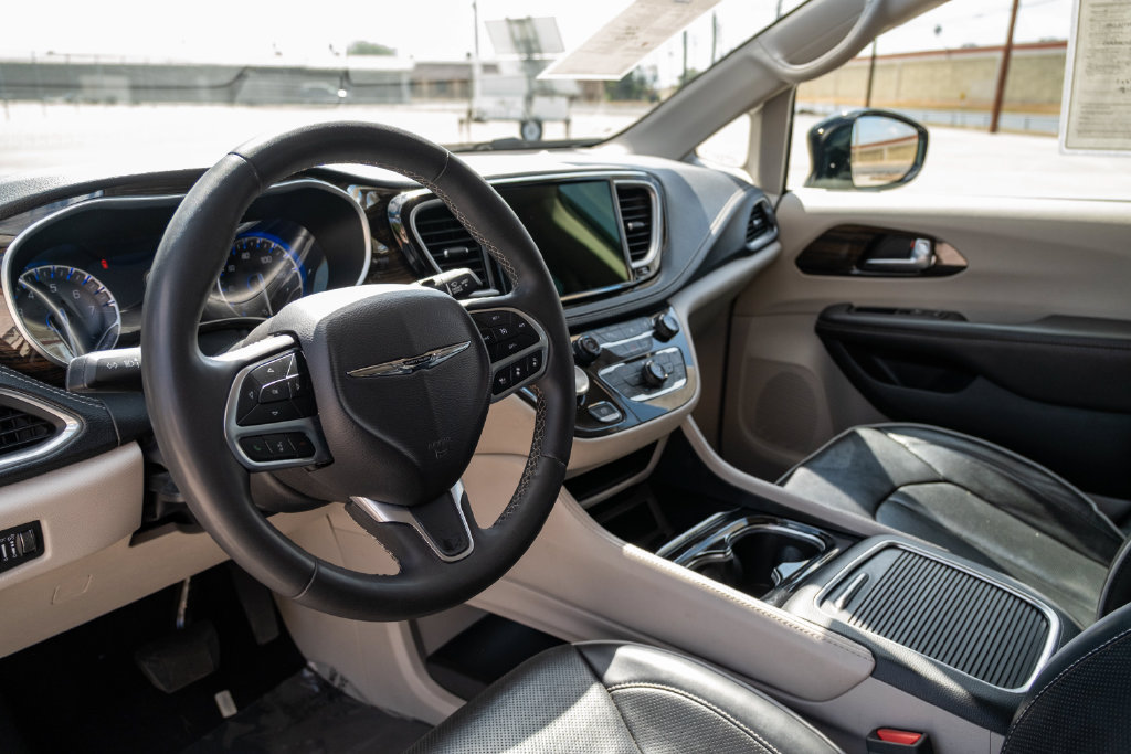 Used 2024 Chrysler Pacifica Limited FWD image 15