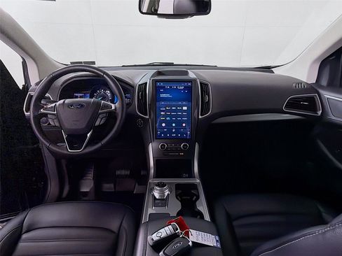 Used 2024 Ford Edge SEL w/ Convenience Package AWD/4WD image 4