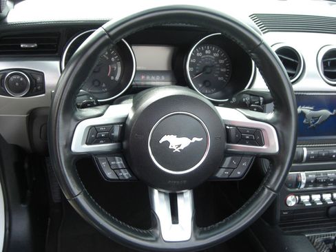 Used 2020 Ford Mustang Premium image 9