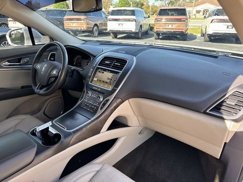 Used 2017 Lincoln MKX Select image 21