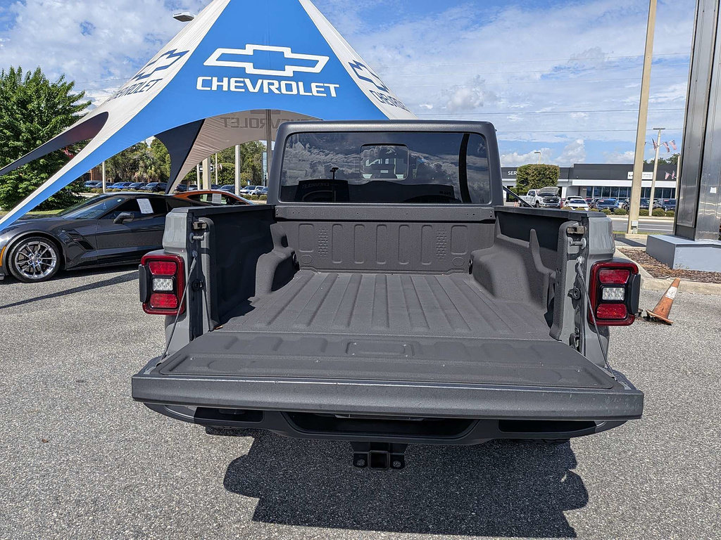 Used 2022 Jeep Gladiator Overland w/ LED Lighting Group AWD/4WD image 12
