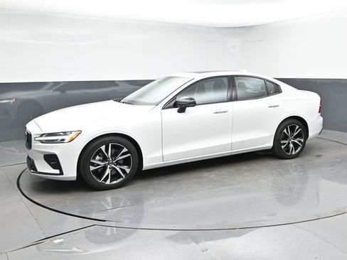 Used 2025 Volvo S60 B5 Core FWD image 4