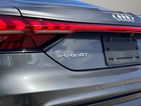 Used 2022 Audi e-tron GT Premium Plus AWD/4WD image 27
