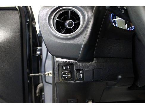 Used 2018 Toyota Corolla LE image 25