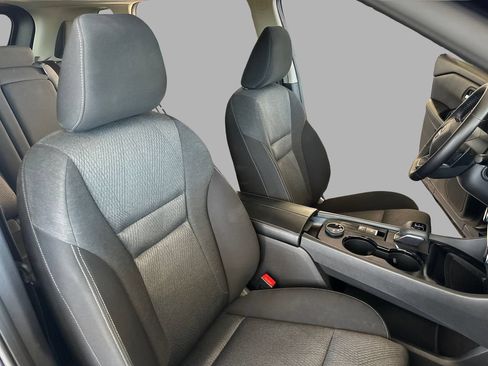 Used 2025 Nissan Rogue SV AWD/4WD image 23