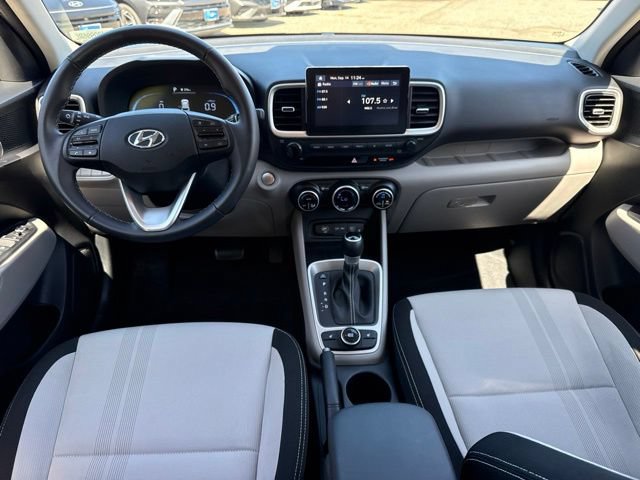 Used 2026 Hyundai Venue SEL FWD image 4