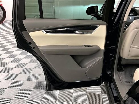 Used 2022 Cadillac XT6 Premium Luxury w/ Technology Package FWD image 22