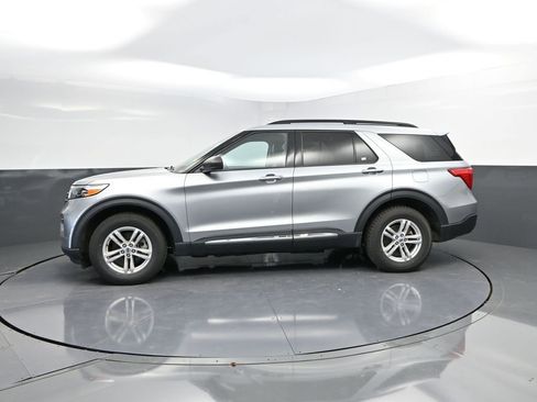 Used 2023 Ford Explorer XLT w/ Equipment Group 202A image 4