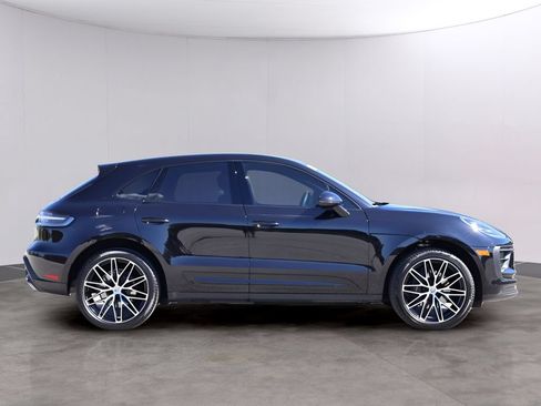 Certified 2025 Porsche Macan AWD/4WD image 9