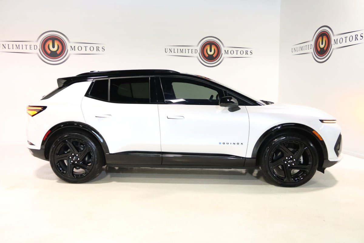 Used 2025 Chevrolet Equinox EV RS FWD image 36