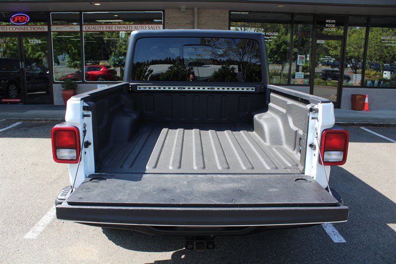 Used 2023 Jeep Gladiator Rubicon w/ Trailer Tow Package AWD/4WD image 24