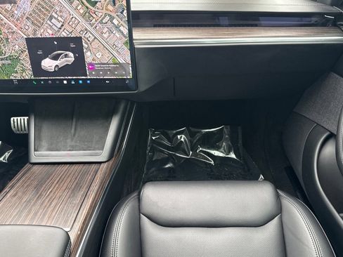 Used 2022 Tesla Model S AWD image 28