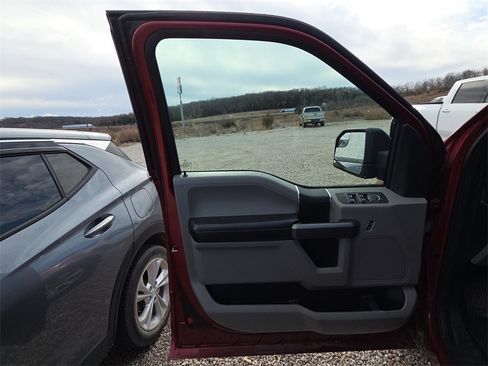 Used 2019 Ford F150 XLT w/ Trailer Tow Package image 8