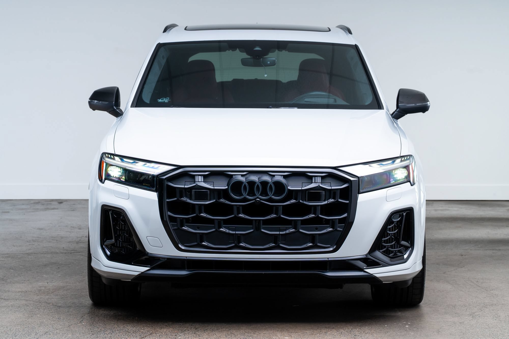 Used 2025 Audi SQ7 Prestige AWD/4WD image 2