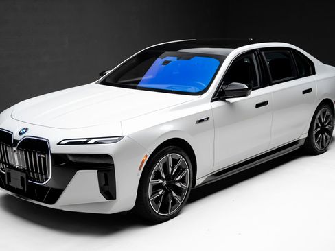 Used 2024 BMW i7 M70 AWD/4WD image 5