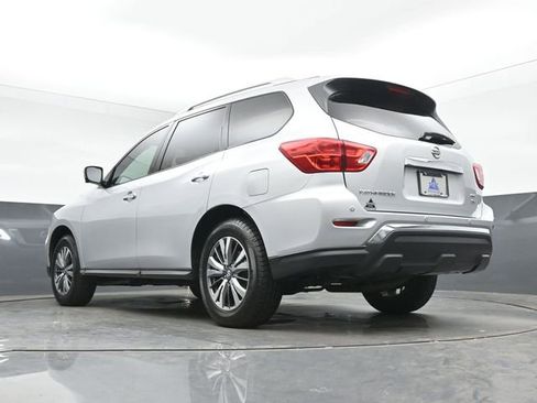 Used 2018 Nissan Pathfinder SL AWD/4WD image 32