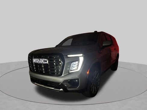 Used 2025 GMC Yukon XL Denali Ultimate AWD/4WD image 12