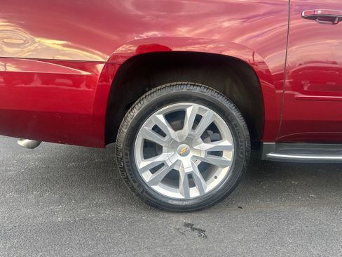 Used 2017 Chevrolet Suburban Premier image 31