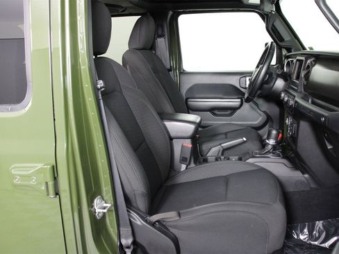 Used 2021 Jeep Wrangler Unlimited Sport image 27