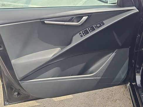 Used 2025 Kia Niro LX FWD image 14