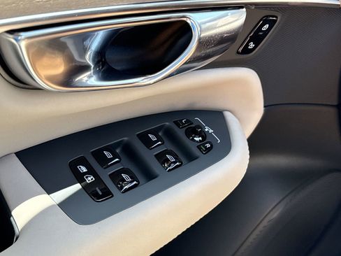 New 2026 Volvo XC90 B6 Core w/ Protection Package image 20