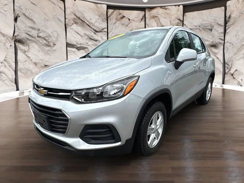 Used 2017 Chevrolet Trax LS AWD/4WD image 19
