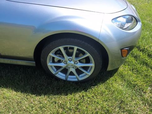 Used 2010 MAZDA MX-5 Miata Grand Touring w/ Premium Pkg RWD image 2