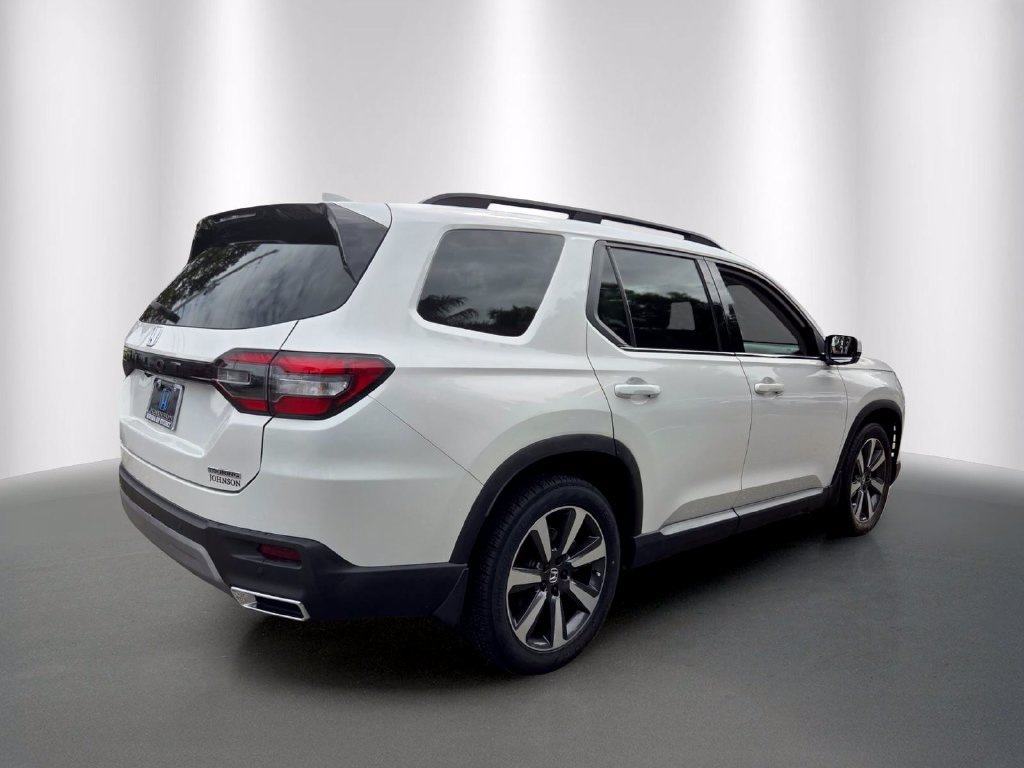 Certified 2024 Honda Pilot Touring image 7