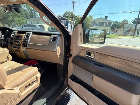 Used 2011 Ford F150 Lariat w/ Lariat Chrome Pkg RWD image 8