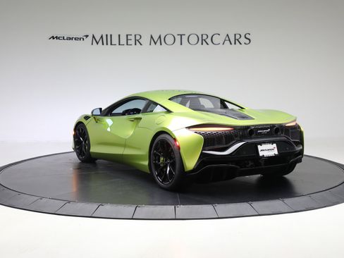 Used 2024 McLaren Artura image 5