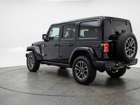 Used 2025 Jeep Wrangler Sahara image 6