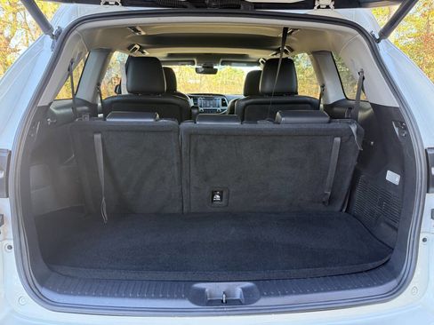 Used 2019 Toyota Highlander SE image 15