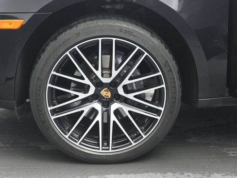 Used 2022 Porsche Macan AWD/4WD image 28