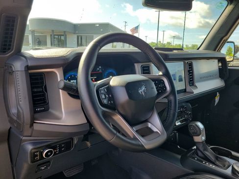 Used 2025 Ford Bronco Outer Banks AWD/4WD image 18