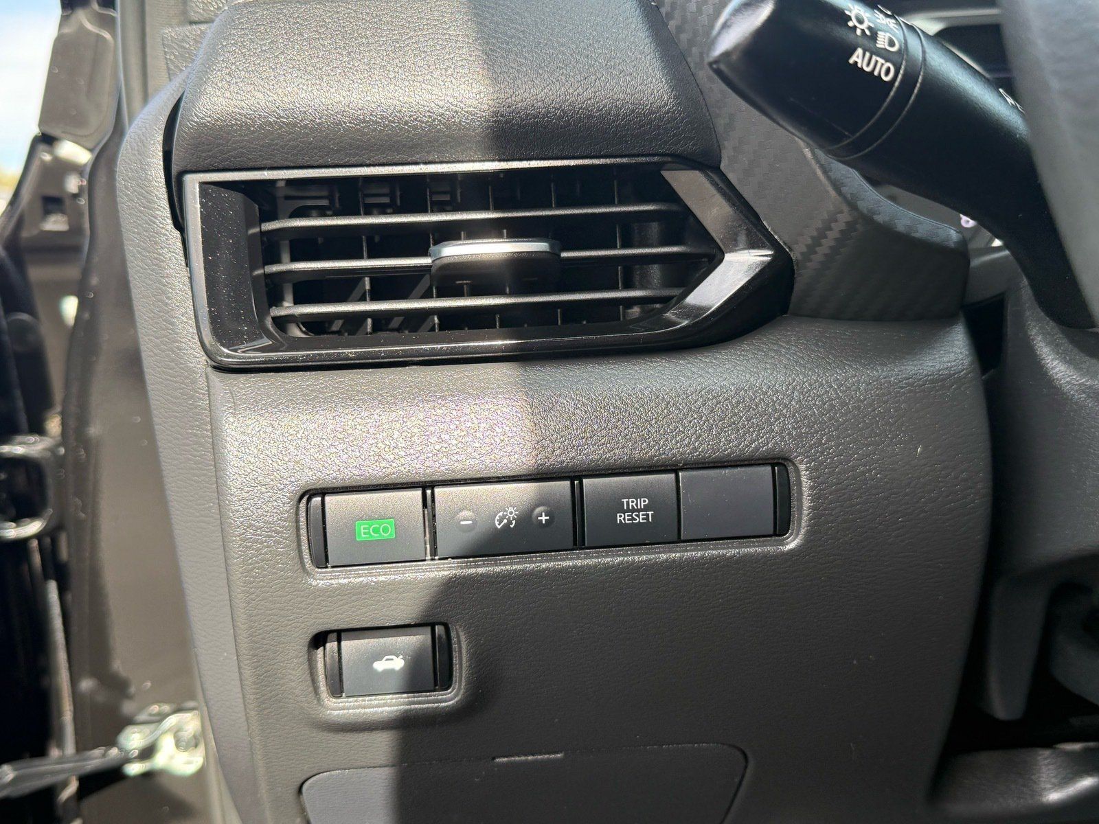 Used 2025 Nissan Sentra SV FWD image 15